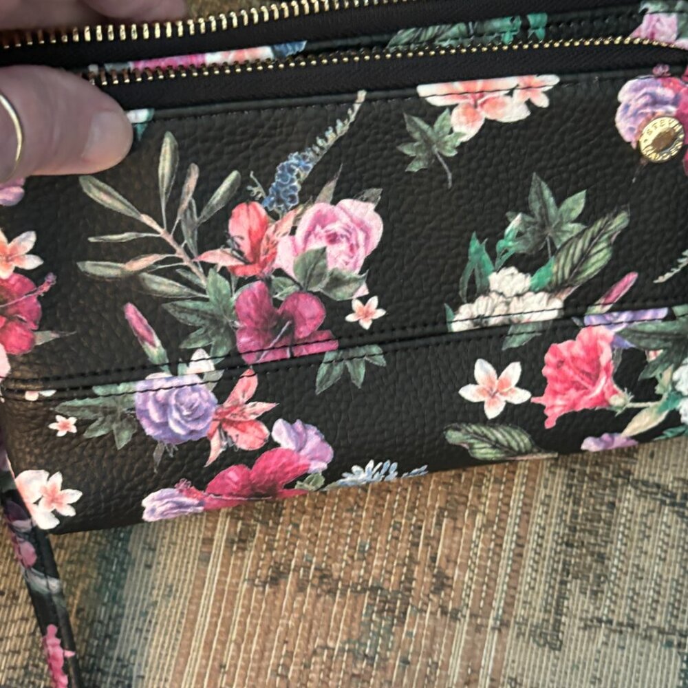 Steve Madden Floral Wristlet - NWT - Picture 7 of 11